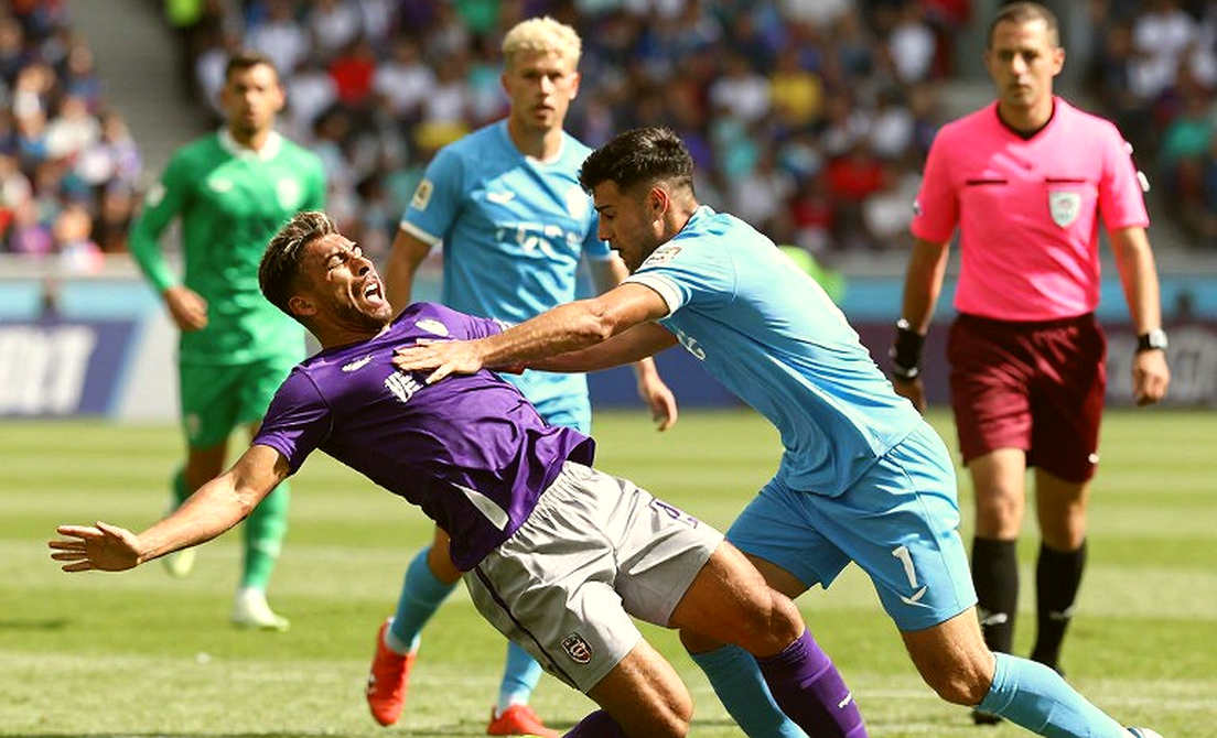 Phút 57 ở El Clasico: một pha bóng, hai tờ báo, hai tội danh khác nhau