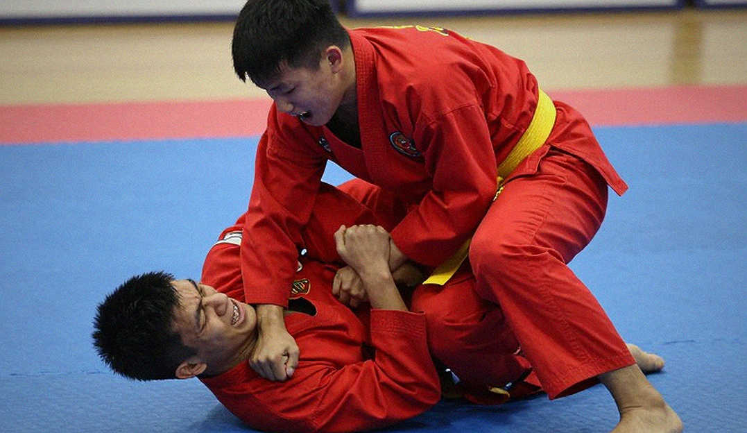 Khi sân vận động trống rỗng: Bài học từ những sai lầm của bóng đá Việt Nam Khi sân vận động trống rỗng: Bài học từ những sai lầm của bóng đá Việt Nam