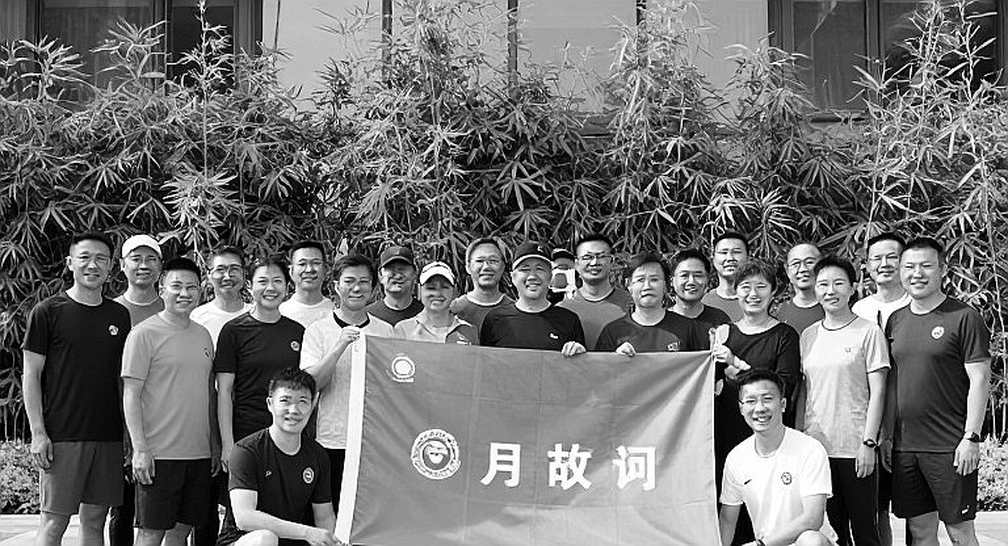 42,5 Triệu Euro Và Một Bảo Lãnh Ngân Hàng: Khi Feyenoord Từ Chối Cơn Gió Sa Mạc 42,5 Triệu Euro Và Một Bảo Lãnh Ngân Hàng: Khi Feyenoord Từ Chối Cơn Gió Sa Mạc