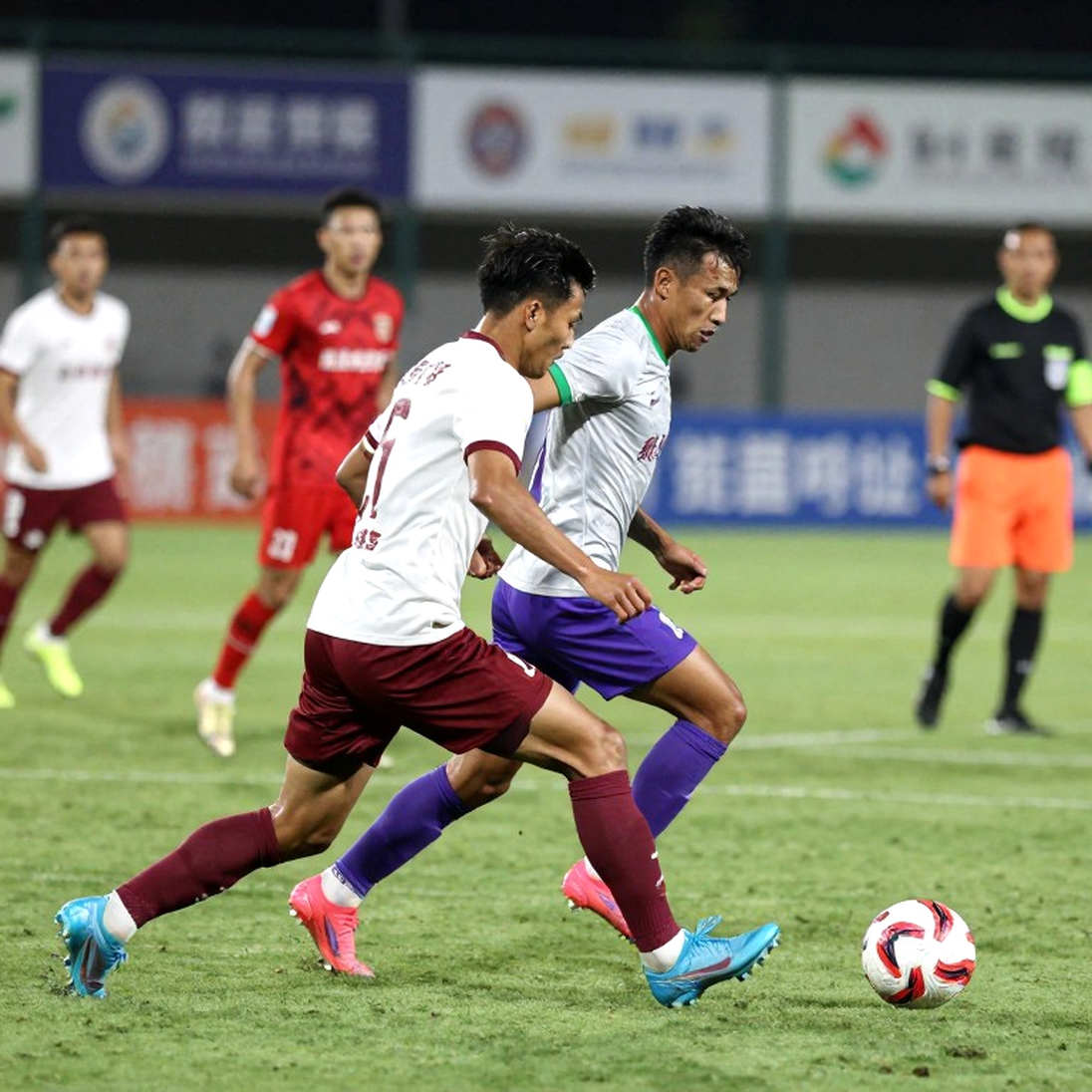 Bỏ sót thẻ đỏ ở trận Đồng Nai – CAHN: Kỷ cương V-League được giữ bằng danh sách trọng tài