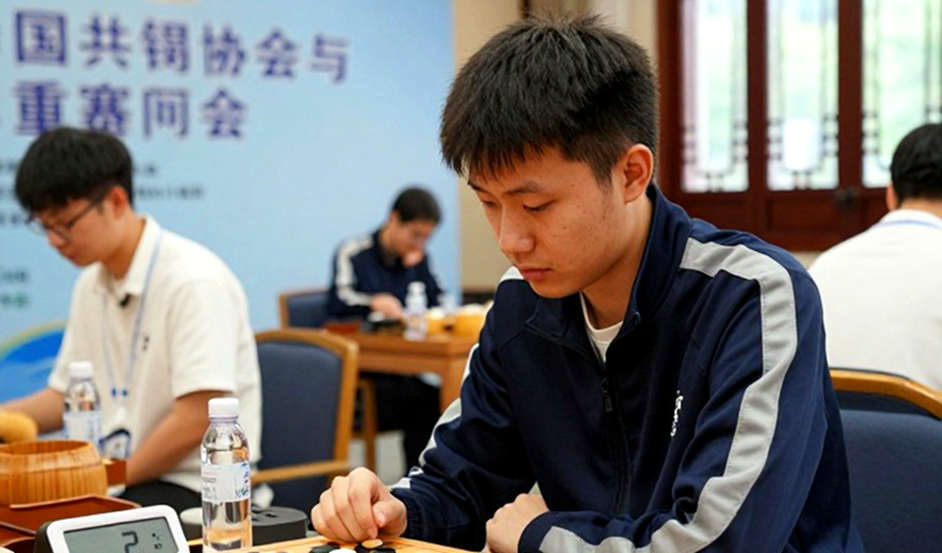 Elephant Gambit và cái tên đi lạc: bên trong thị trường bán nước cờ cho người chơi phong trào