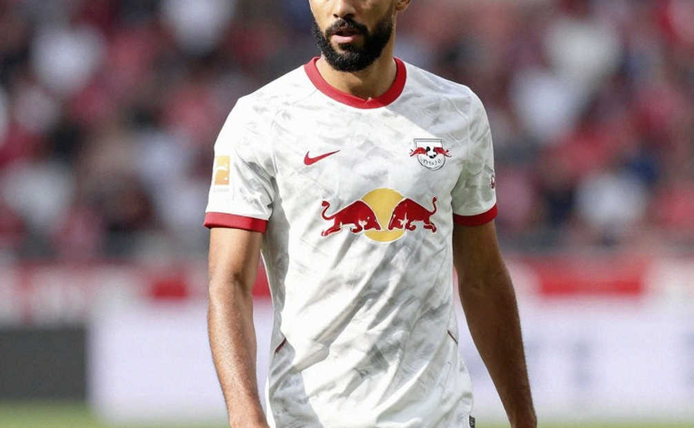 Liên đoàn bóng đá Saudi Arabia mở cuộc điều tra vụ CĩV hát xúc phạm tiền vệ Ruben Neves